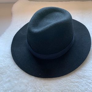 Zara hat